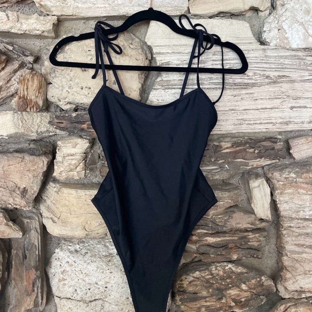 TROPIC of C x Alo Yoga - Cosmo String One Piece Swimsuit. Excellent condition.